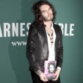 Russell Brand Saat Launching Buku Pertamanya