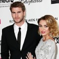 Miley Cyrus dan Liam Hemsworth di Elton John AIDS Foundation Academy Awards