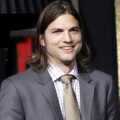 Ashton Kutcher Bermain di 'Two and a Half Men'