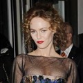 Vanessa Paradis Berpose untuk Paparazi