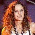 Vanessa Paradis Tampil dalam Penghargaan Victories De La Musique