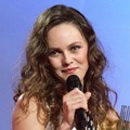 Vanessa Paradis Mendapatkan Penghargaan Best Pop Album dan Best French Female Artist