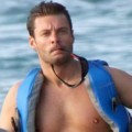 Ryan Seacrest Saat Mengendarai Jetsky