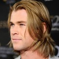 Chris Hemsworth Memenangkan Australians di Film's Breakthrough Awards