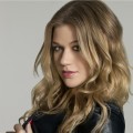 Kelly Clarkson adalah Kontestan Idol Paling Sukses Sedunia