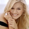 Kelly Clarkson Memenangkan 3 MTV Video Music Awards