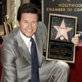 Mark Wahlberg Menerima Hollywood Walk of Fame
