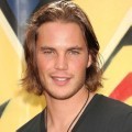 Taylor Kitsch Lahir di Kelowna, British Columbia, Kanada