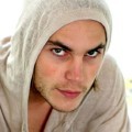 Taylor Kitsch Menjadi Pogue Parry di 'The Covenant'