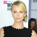 Charlize Theron di Critics' Choice Movie Awards 2012