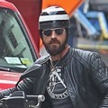 Justin Theroux Berpapasan dengan Terry Richardson saat Berkendara