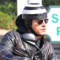 Justin Theroux Dikenal Hobi Mengendarai Sepeda Motor