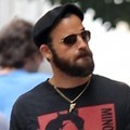 Terlihat Justin Theroux Berjalan Sendirian Tanpa didampingi Jennifer Aniston