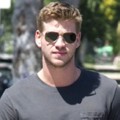 Liam Hemsworth Saat Berbelanja