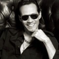 Marc Anthony dengan Konsep Foto Hitam Putih