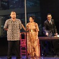 Sarah Sechan dan Uli Herdinansyah di Pementasan Kabaret Oriental