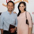 Mona Ratuliu dan Indra Brasco Seusai Pementasan Kabaret Oriental