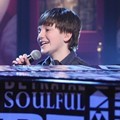 Greyson Chance Populer Berkat Menyanyikan Lagu Paparazzi Milik Lady Gaga di YouTube