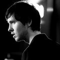 Calvin Harris dalam Konsep Foto Hitam Putih