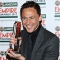 Tom Hiddleston Memenangkan Penghargaan 'Best Male Newcomer' di Acara Jameson Empire Awards 2012