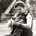 Jackson Rathbone Berpose untuk Majalah 'Troix'