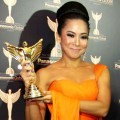Feni Rose Sabet Piala PGA Kategori Presenter Infotainment Terbaik