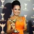 Feni Rose Sabet Piala PGA Kategori Presenter Infotainment Terbaik