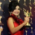 Tina Talisa Sabet Piala PGA Kategori Presenter Talkshow Berita dan Informasi Terbaik
