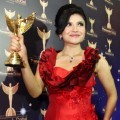 Tina Talisa Sabet Piala PGA Kategori Presenter Talkshow Berita dan Informasi Terbaik