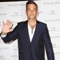 Robbie Williams Saat Launching Pakaian Miliknya