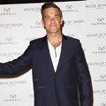 Robbie Williams Saat Launching Pakaian Miliknya