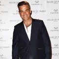Robbie Williams Saat Launching Pakaian Miliknya
