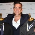 Robbie Williams Saat Launching Pakaian Miliknya