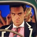 Robbie Williams Dalam Video Shoot 'Tripping'