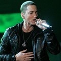 Eminem Melakukan Pertunjukan di Panggung Saat 53rd Annual GRAMMY Awards