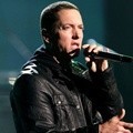Eminem Menyanyi di Atas Panggung Saat Acara BET Awards 2010