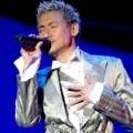 Jacky Cheung Menyanyikan 'Midsummer's Fruit'