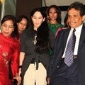 Pengacara Dwi Ria Latifa, Meriam Bellina dan Tim Kuasa Hukumnya Saat Keluar Dari Polda Metro Jaya