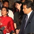 Pengacara Dwi Ria Latifa, Meriam Bellina dan Tim Kuasa Hukumnya Saat Keluar Dari Polda Metro Jaya