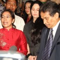 Pengacara Dwi Ria Latifa, Meriam Bellina dan Tim Kuasa Hukumnya Saat Keluar Dari Polda Metro Jaya