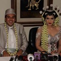 Carissa Putri dan Navies bin Abdullah di Jumpa Pers Usai Akad Nikah