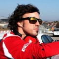 Fernando Alonso memasuki sirkuit guna latihan F1