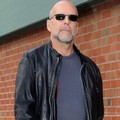 Bruce Willis Sedang Menikmati Aktifitasnya