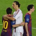 Lionel Messi dan Zlatan Ibrahimovic Saling Berpelukan di Liga Champions