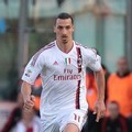 Zlatan Ibrahimovic Saat Bertanding Melawan Catania di Liga Seri A
