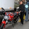 Orlando Bloom Mengendarai Ducati