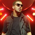 Aksi Drake Tampil Memukau di Atas Panggung