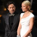 Robert Downey Jr. dan Gwyneth Paltrow di Panggung Oscar 2012