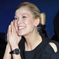 Rosamund Pike di IWC Schaffhausen Top Gun Gala