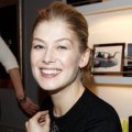 Rosamund Pike di IWC Schaffhausen Top Gun Gala